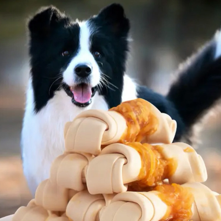 Palitos de cuero crudo envueltos en pollo Golosinas para perros